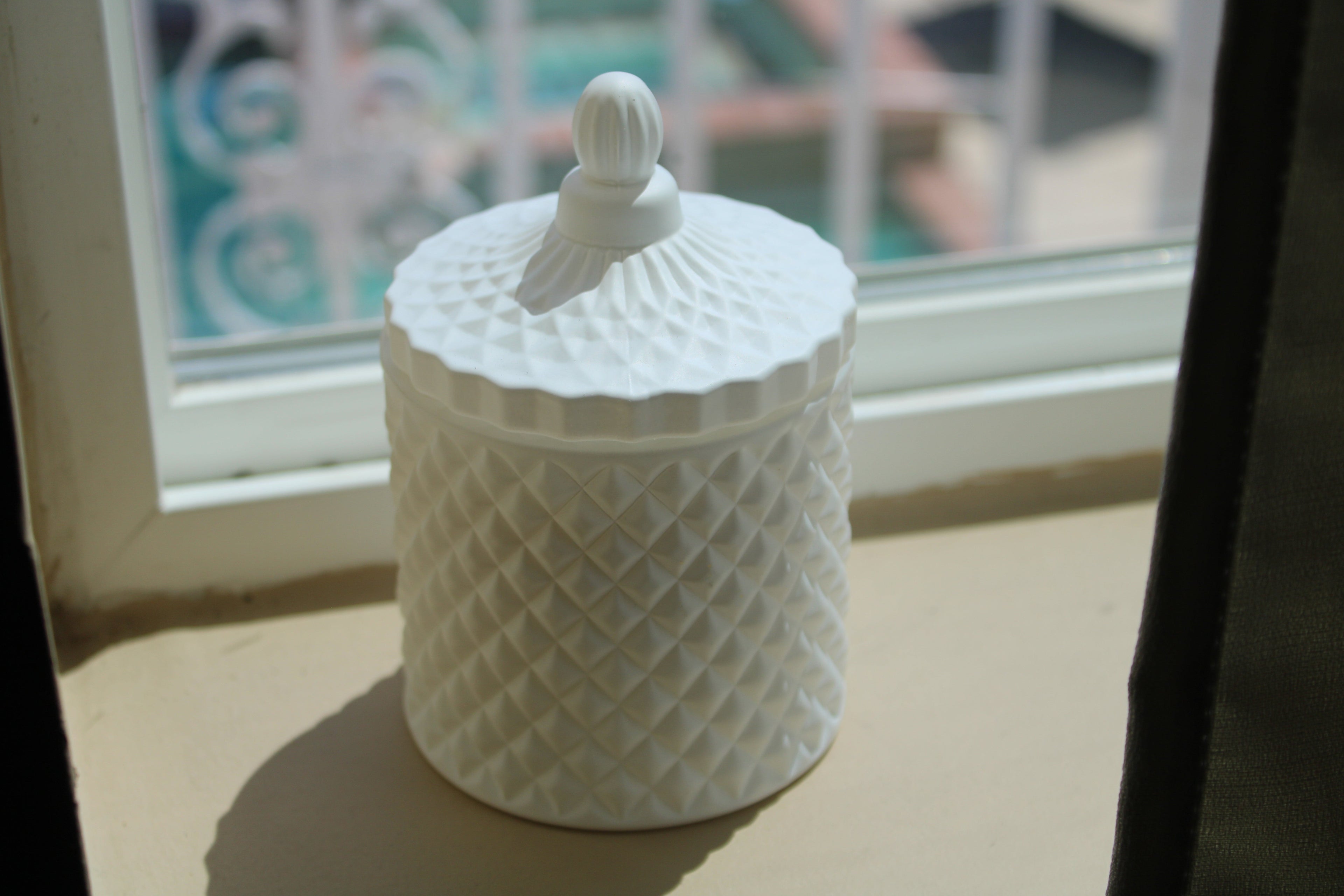 Soy-Coconut Large Matte Textured Ceramic Wooden Wick 10oz Candle with Lid